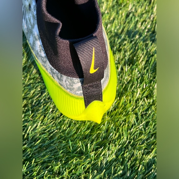 $125 Nike Vapor Edge Pro 360 2 Volt Football Cleats- FB8443-703 10-14 - Picture 7 of 9